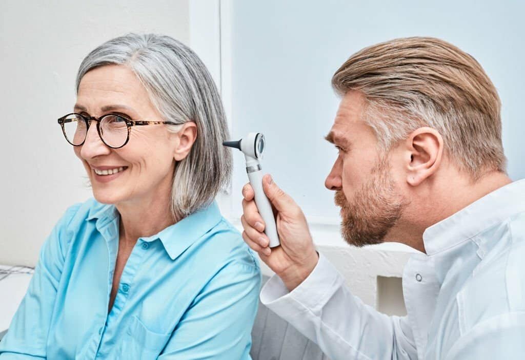 Women Getting Titnnitus Treatment